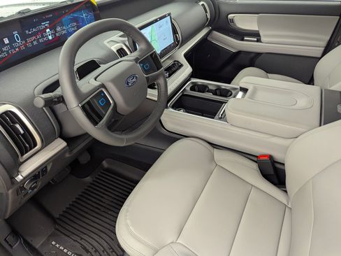 New 2026 Ford Expedition Max Active image 4