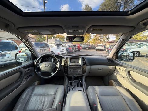 Used 2005 Toyota Land Cruiser AWD/4WD image 2