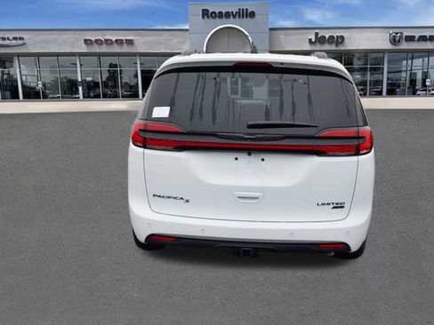 New 2026 Chrysler Pacifica Limited w/ S Appearance Package image 4