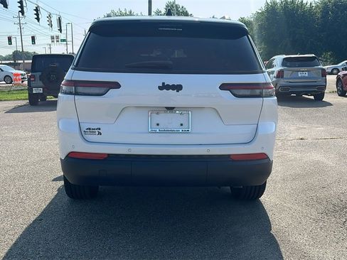 Used 2025 Jeep Grand Cherokee L Altitude image 5