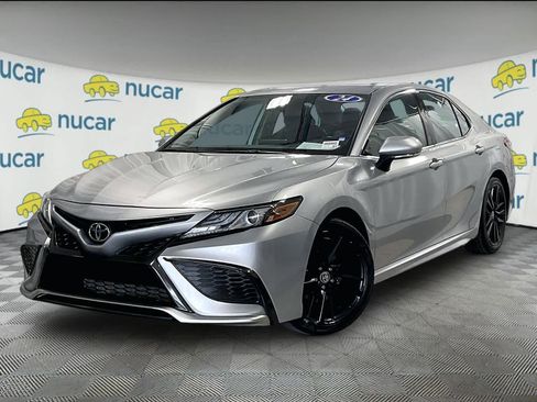 Used 2024 Toyota Camry XSE FWD image 3