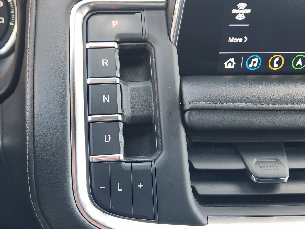 Used 2021 Chevrolet Tahoe High Country AWD/4WD image 16