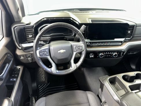 Certified 2022 Chevrolet Silverado 1500 LT image 2