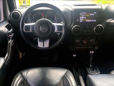 Used 2018 Jeep Wrangler Sport AWD/4WD image 7