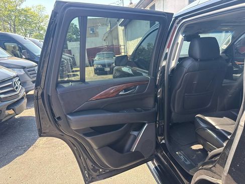 Used 2015 Cadillac Escalade Luxury AWD/4WD image 26