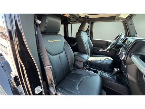 Used 2013 Jeep Wrangler Unlimited Sahara w/ Connectivity Group AWD/4WD image 30