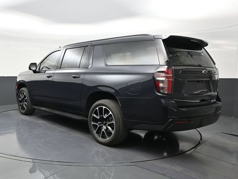 Used 2024 Chevrolet Suburban RST w/ Luxury Package RWD image 3
