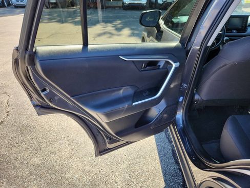 Used 2020 Toyota RAV4 LE FWD image 17