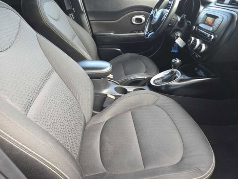 Used 2015 Kia Soul + image 14