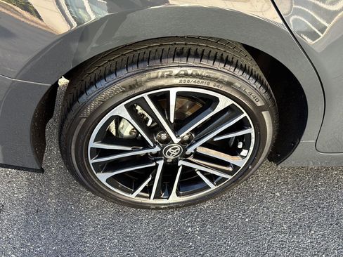 Used 2025 Toyota Camry XLE image 35