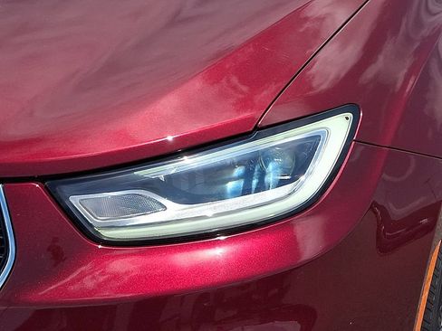 Used 2022 Chrysler Pacifica Touring-L w/ Uconnect Theater Family Group AWD/4WD image 9