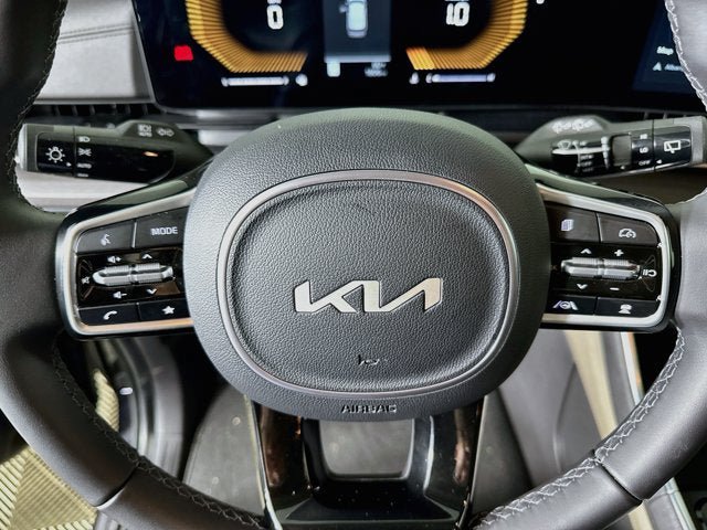 Certified 2026 Kia Carnival EX FWD image 11