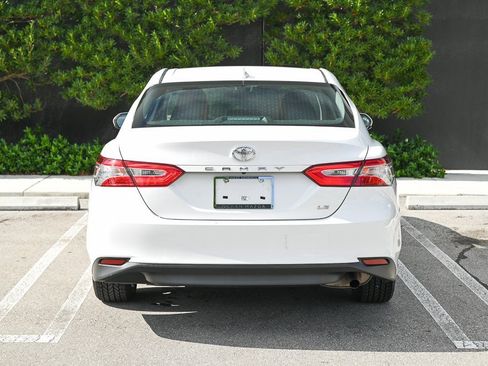 Used 2019 Toyota Camry LE image 5