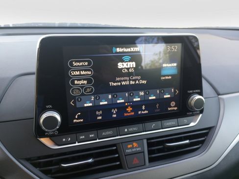 New 2025 Nissan Altima 2.5 SR image 16