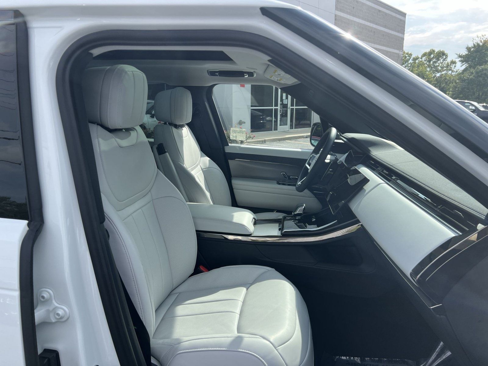 Used 2024 Land Rover Range Rover Sport SE AWD/4WD image 26