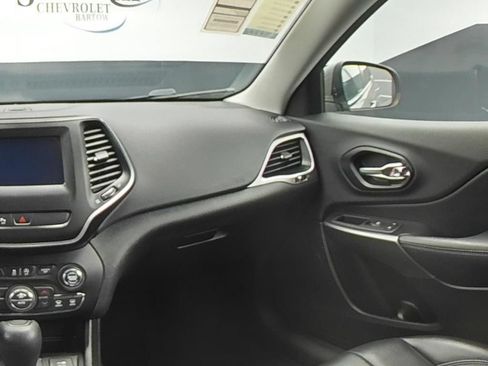 Used 2020 Jeep Cherokee Latitude Plus w/ Comfort/Convenience Group FWD image 27