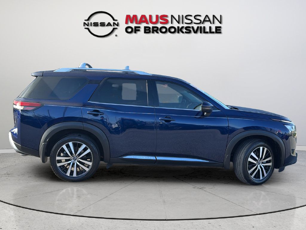 Used 2023 Nissan Pathfinder Platinum w/ Cargo Package AWD/4WD image 13