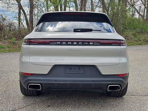Certified 2024 Porsche Cayenne AWD/4WD image 4