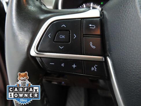 Used 2022 Toyota Highlander XLE AWD/4WD image 13