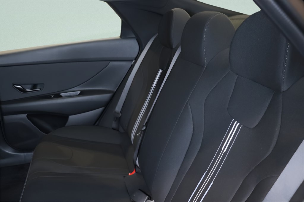 Certified 2025 Hyundai Elantra SEL w/ Cargo Package FWD image 9
