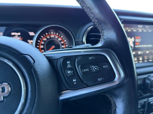 Used 2021 Jeep Wrangler Unlimited Sahara AWD/4WD image 15