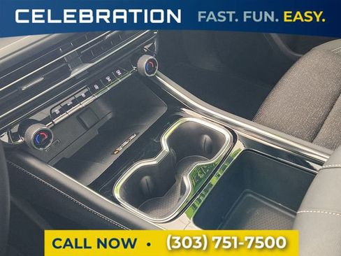 Certified 2025 Chevrolet Traverse LT w/ Sun and Wheel Package image 25