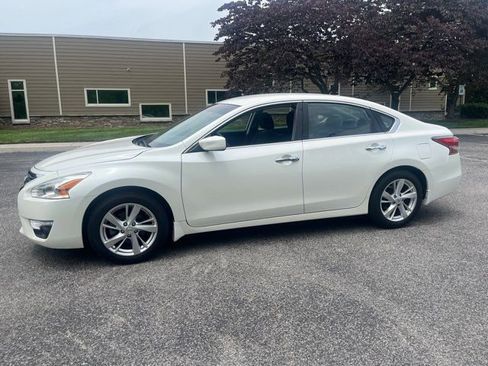 Used 2015 Nissan Altima 2.5 SV FWD image 3