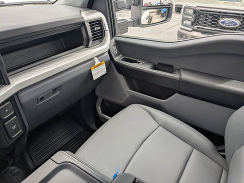 New 2025 Ford F550 4x4 Regular Cab Super Duty image 15