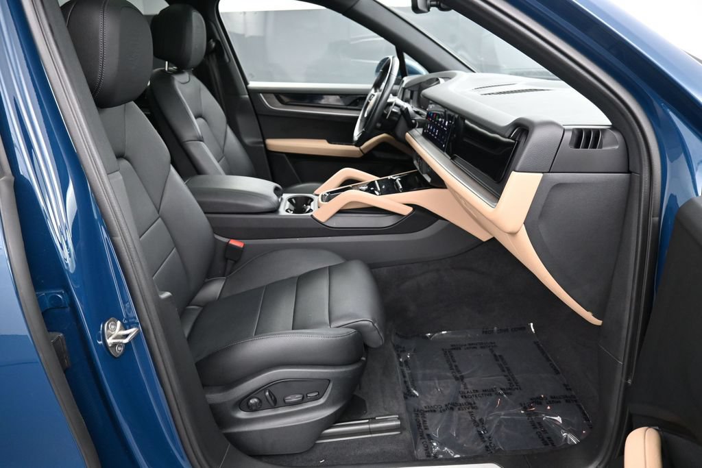 Certified 2024 Porsche Cayenne AWD/4WD image 28
