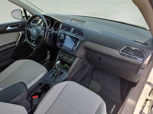 Used 2018 Volkswagen Tiguan SE w/ Panoramic Sunroof Package FWD image 28