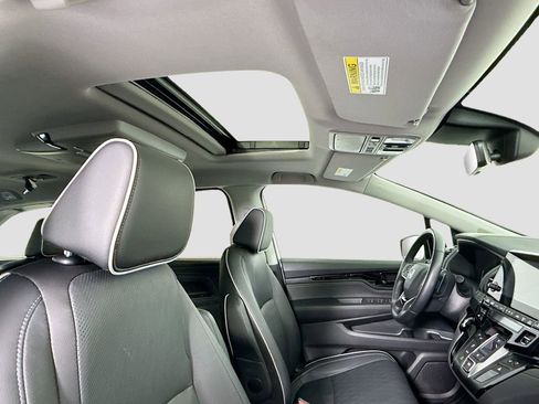 Used 2024 Honda Odyssey Elite image 18