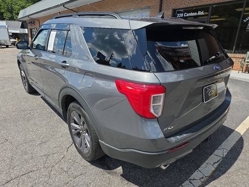 Used 2023 Ford Explorer XLT w/ Equipment Group 202A RWD image 4