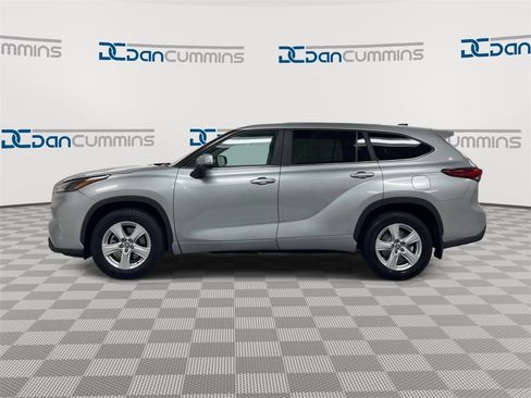 Used 2023 Toyota Highlander LE image 5