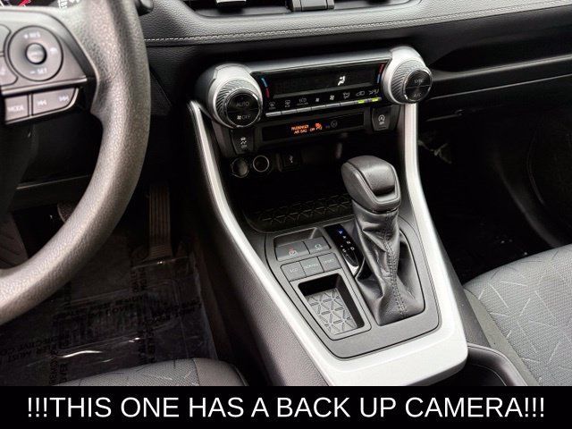 Used 2022 Toyota RAV4 XLE FWD image 19