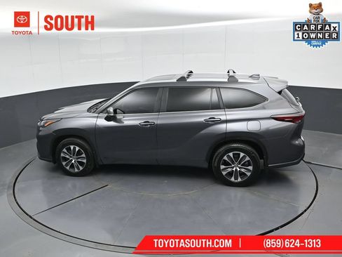 Used 2024 Toyota Highlander XLE AWD/4WD image 53