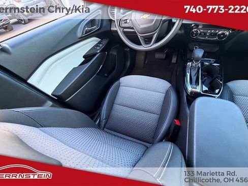Used 2025 Chevrolet Trax LT FWD image 11