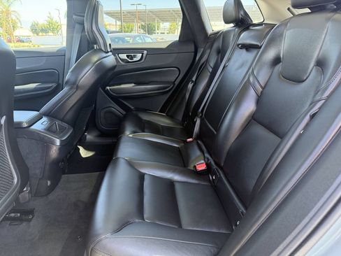 Used 2025 Volvo XC60 B5 Core AWD/4WD image 13
