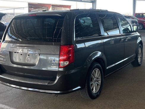 Used 2019 Dodge Grand Caravan SXT image 5
