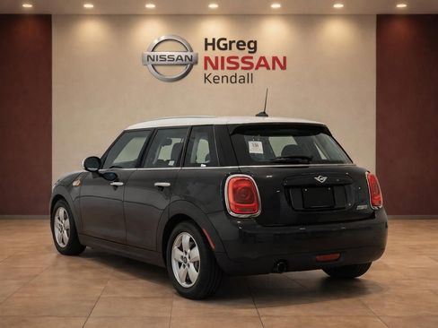 Used 2017 MINI Cooper 4-Door Hardtop FWD image 4