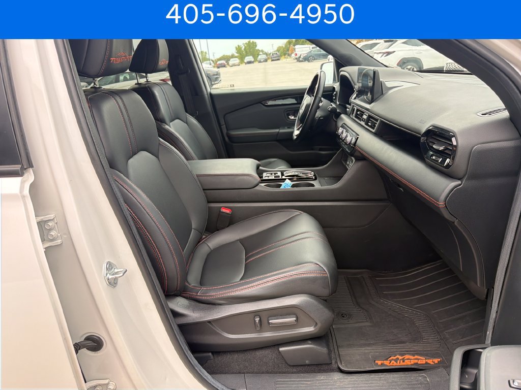 Used 2025 Honda Pilot TrailSport image 34