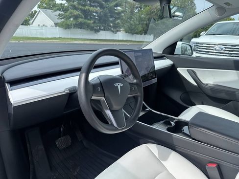 Used 2021 Tesla Model Y Long Range AWD/4WD image 19