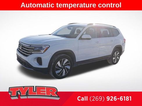 Used 2025 Volkswagen Atlas SE image 3
