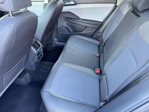 Used 2024 Volkswagen Taos SE image 15