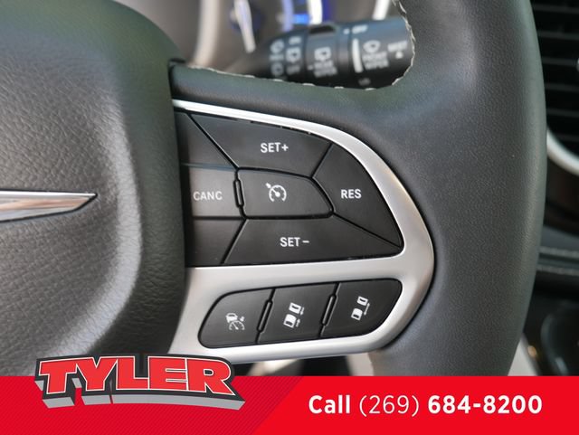 Used 2024 Chrysler Pacifica Limited FWD image 27
