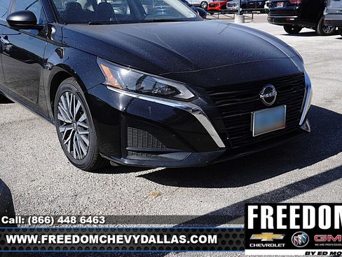 Used 2024 Nissan Altima 2.5 SV FWD image 9