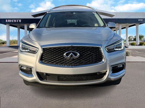 Used 2019 INFINITI QX60 Luxe w/ Essential Package image 4