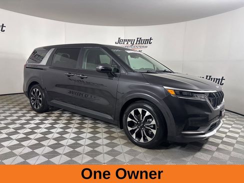 Used 2024 Kia Carnival EX image 4