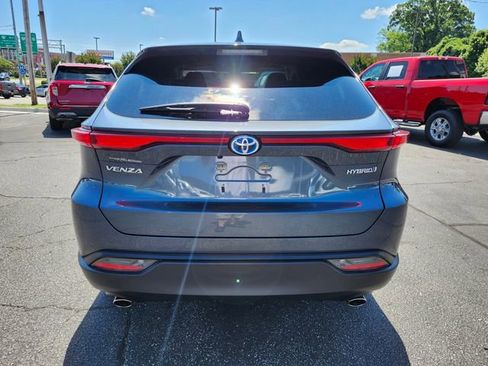 Used 2022 Toyota Venza LE AWD/4WD image 7