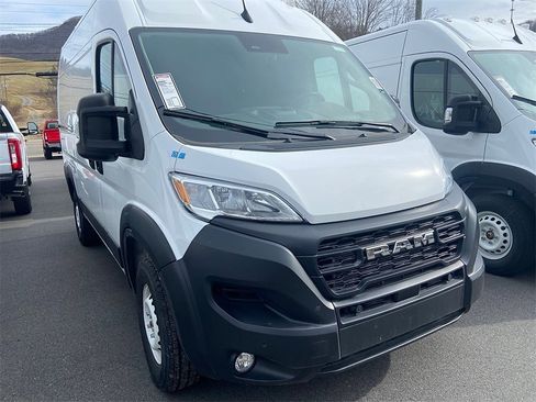 Used 2024 RAM ProMaster 2500 w/ Safety Group image 10