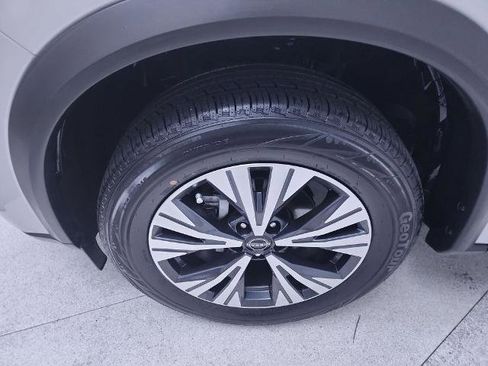 Certified 2023 Nissan Rogue SV image 10